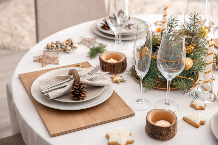 Beautiful table setting christmas dinner